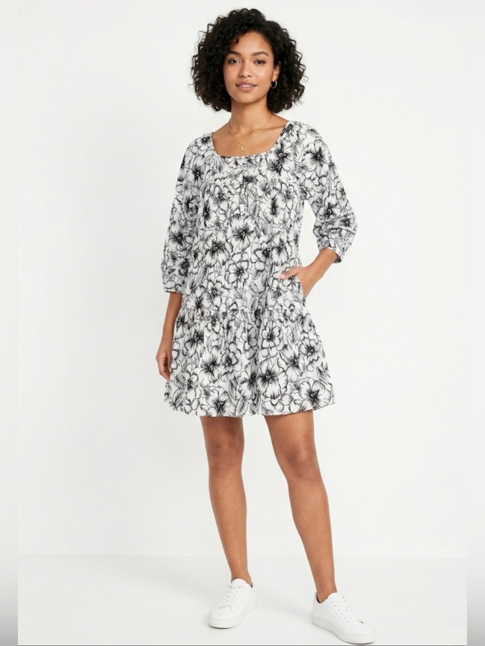 Woman’s Floral Black and White with pockets Dress size XSMALL